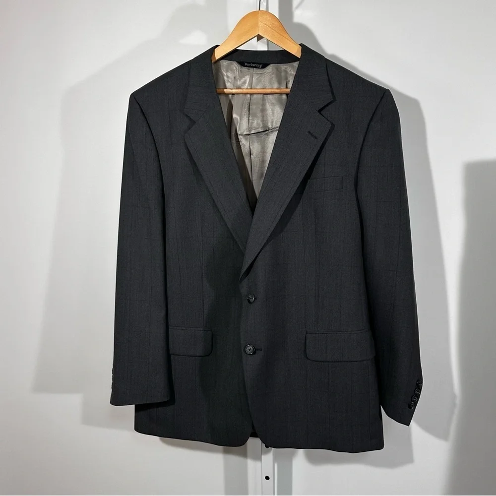 Burberrys Wool Gray Suit 42R jacket / 40W trousers Two-Button Blazer